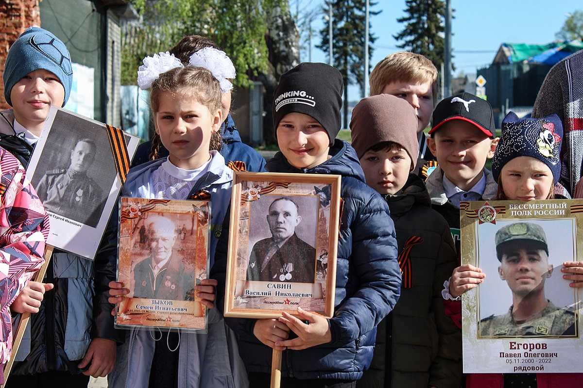 Почему миллионы людей участвуют в акции бессмертный полк итоговое сочинение - помощь в подготовке к экзаменам и поступлению