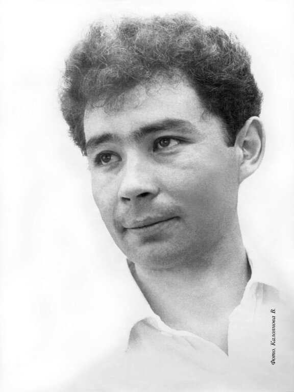 Александр Вампилов русский драматург прозаик Он написал множество пьес: одноактные, короткие сцены, прозу По его произведениям ставят спектакли, созданы фильмы, поставлена, опера на музыку на музыку